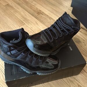 Cap & gown 11’s Jordan